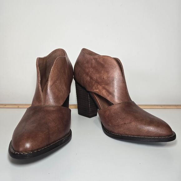 NWOT Jeffrey Campbell x Free People Deep V Cutout Leather Heeled Booties Size 8 - Picture 2 of 10